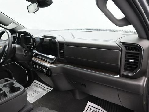 Used 2024 Chevrolet Silverado 1500 LT AWD/4WD image 8