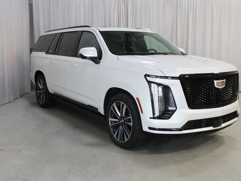 Used 2025 Cadillac Escalade ESV Sport w/ Touring Package AWD/4WD image 31