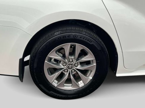 Certified 2026 Toyota Sienna LE AWD/4WD image 15