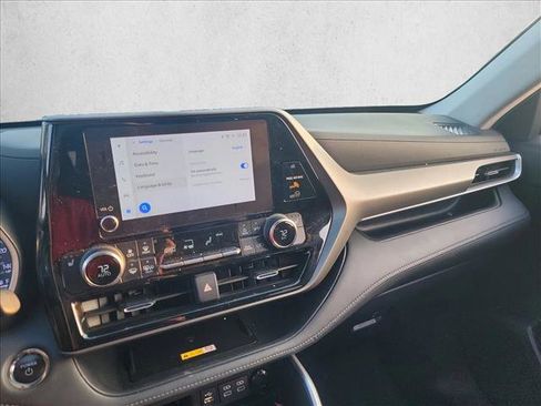 Used 2023 Toyota Highlander XLE image 20