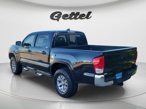 Used 2017 Toyota Tacoma SR5 w/ Tow Package RWD image 7