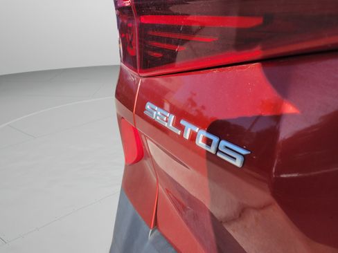 Used 2022 Kia Seltos S FWD image 28
