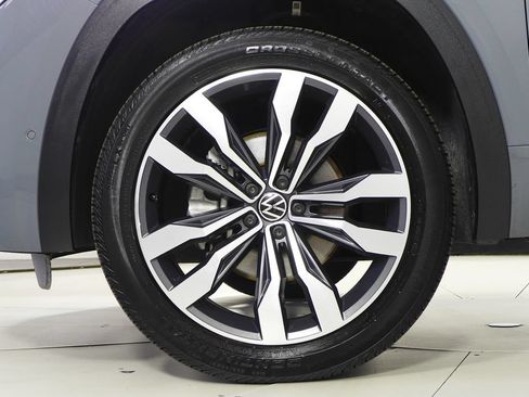 Certified 2022 Volkswagen Atlas Cross Sport SEL Premium R-Line AWD/4WD image 5