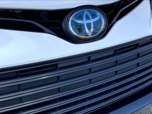 Used 2022 Toyota Camry LE image 28