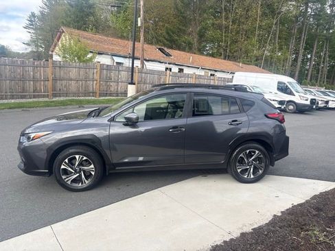Used 2024 Subaru Crosstrek 2.0i Premium AWD/4WD image 4