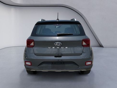 Used 2024 Hyundai Venue Limited FWD image 4