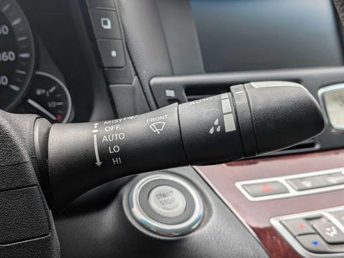 Used 2018 INFINITI Q70 Luxe RWD image 24