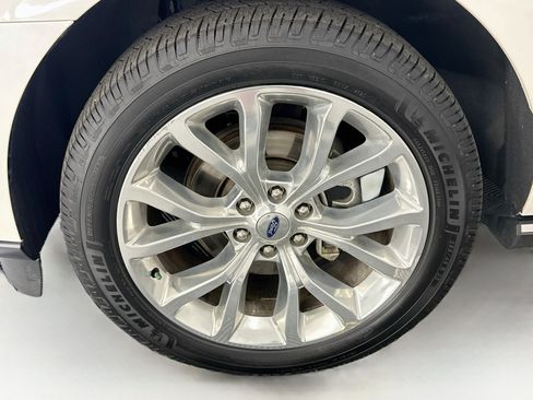 Used 2019 Ford Expedition Limited w/ Equipment Group 302A AWD/4WD image 11