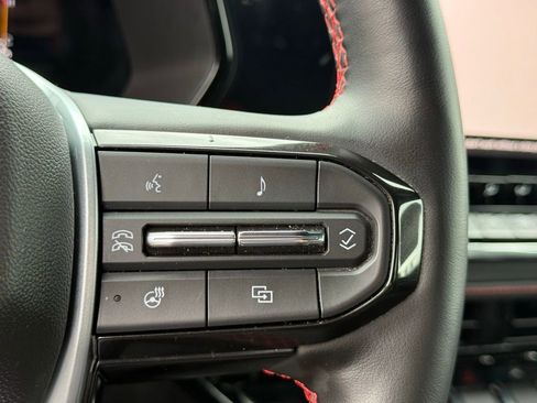 Used 2023 Chevrolet Colorado Z71 w/ Z71 Convenience Package 2 image 11