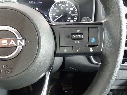 Used 2023 Nissan Rogue SV image 25