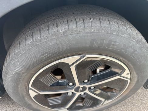 Used 2023 Kia Niro EX image 9