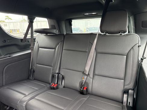 Used 2025 Chevrolet Suburban Z71 AWD/4WD image 25