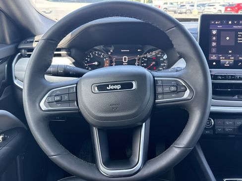 Used 2025 Jeep Compass Limited AWD/4WD image 17