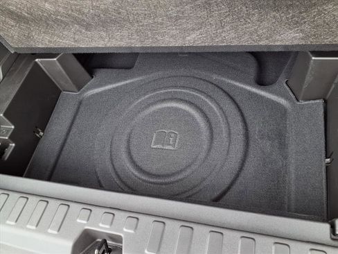 Used 2024 GMC Terrain SLE image 35