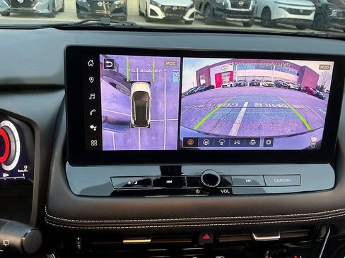 Certified 2025 Nissan Rogue SL w/ Tech Package image 17