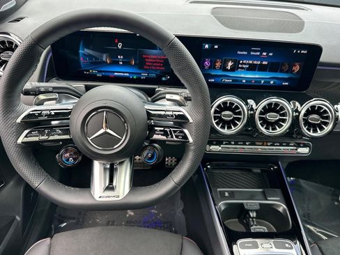 Used 2026 Mercedes-Benz GLB 35 AMG 4MATIC image 25
