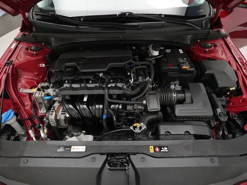 Used 2025 Hyundai Elantra Limited FWD image 3