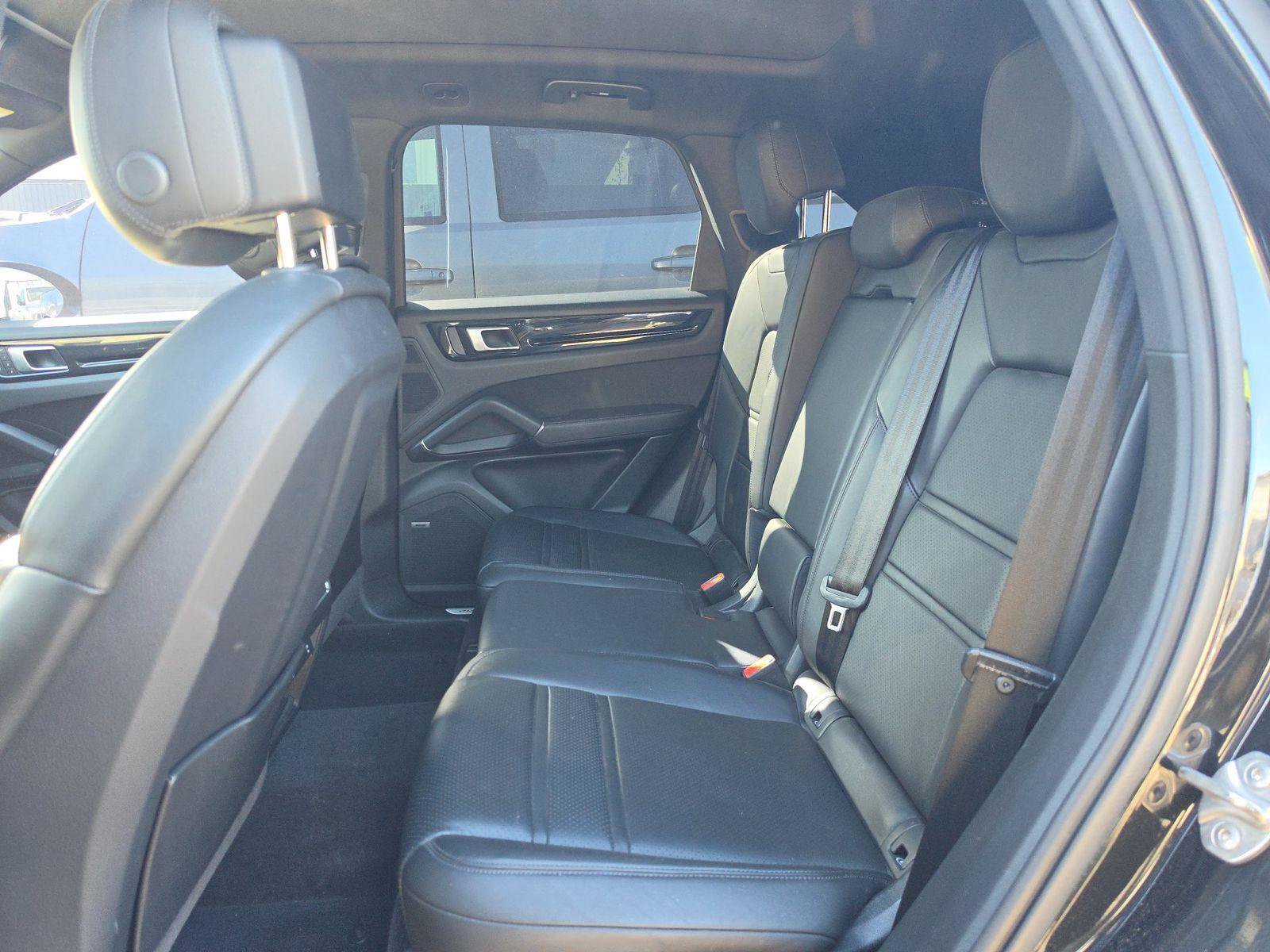 Used 2023 Porsche Cayenne AWD/4WD image 12