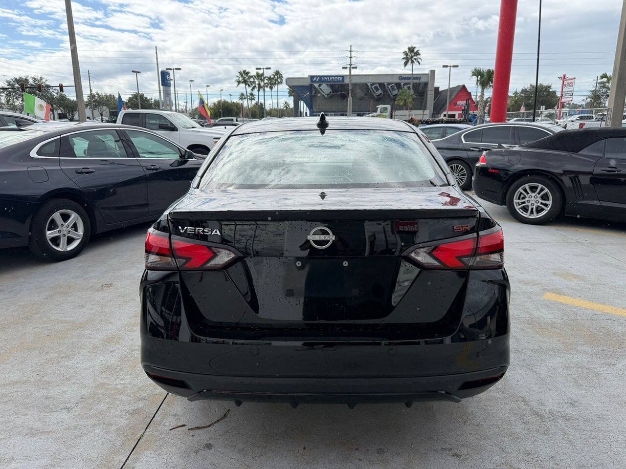 Used 2024 Nissan Versa SR FWD image 3