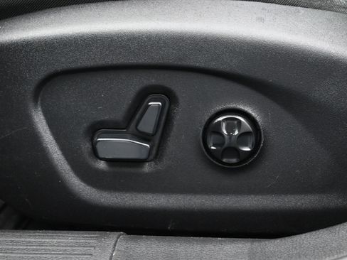 Used 2015 Chrysler 200 S w/ Navigation & Sound Group I image 10