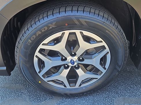 Certified 2023 Subaru Forester Premium AWD/4WD image 4