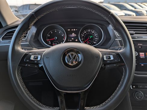 Used 2021 Volkswagen Tiguan SE image 28
