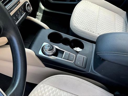 Used 2020 Ford Escape SE image 14