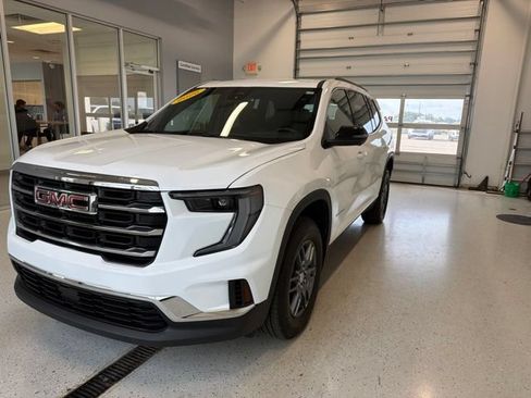 Used 2026 GMC Acadia Elevation w/ LPO, Floor Liner Package AWD/4WD image 5