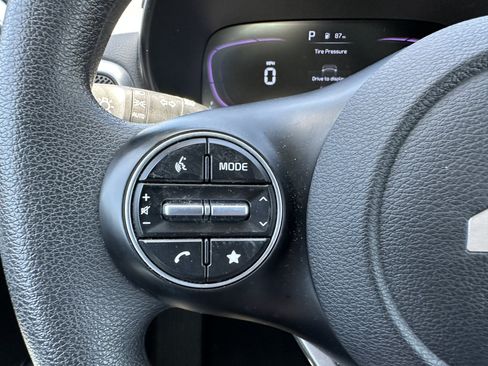 Certified 2025 Kia Soul LX w/ LX Technology Package FWD image 22