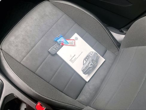 Used 2022 Volkswagen Taos SE w/ Panoramic Sunroof Package image 30