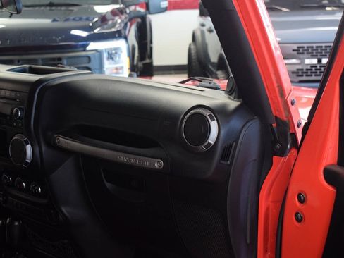 Used 2013 Jeep Wrangler Sport AWD/4WD image 23