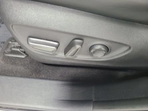 Used 2023 Toyota Highlander XLE AWD/4WD image 25