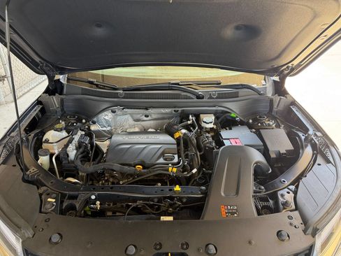 Used 2025 Chevrolet Trax LT FWD image 30