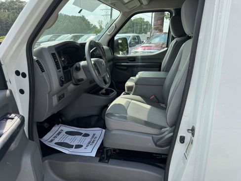 Used 2018 Nissan NV 2500 SV RWD image 2