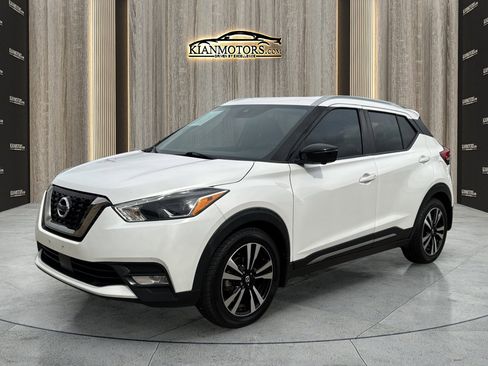 Used 2020 Nissan Kicks SR w/ SR Premium Package image 3