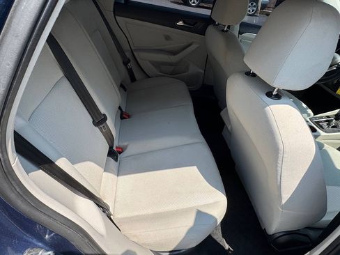 Used 2019 Volkswagen Jetta SE FWD image 17