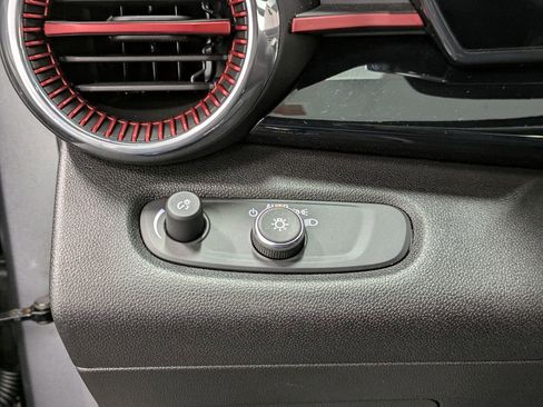 Used 2024 Chevrolet Trax RS w/ Sunroof Package image 20