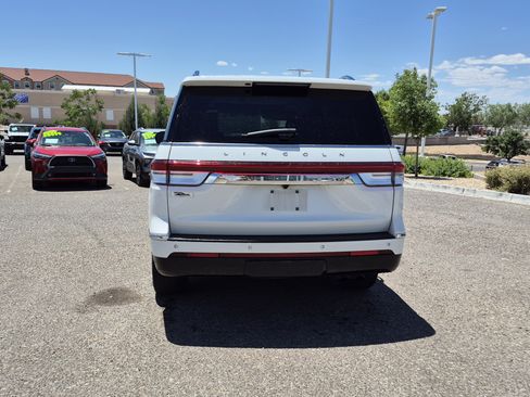 Used 2023 Lincoln Navigator Reserve AWD/4WD image 4