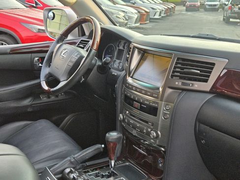 Used 2011 Lexus LX 570 4WD w/ Luxury Pkg image 35