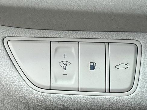 Used 2025 Genesis G70 2.5T image 13