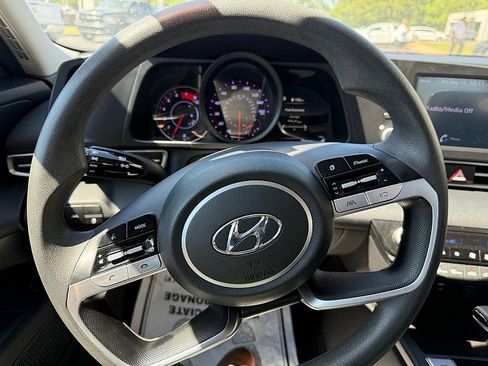 Used 2022 Hyundai Elantra SEL FWD image 20