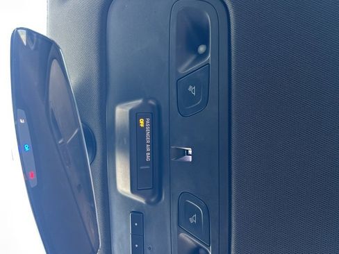 Used 2018 Chevrolet Camaro LT image 21