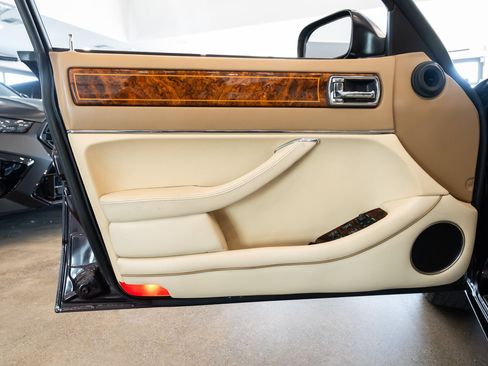 Used 1996 Jaguar XJ Vanden Plas RWD image 17