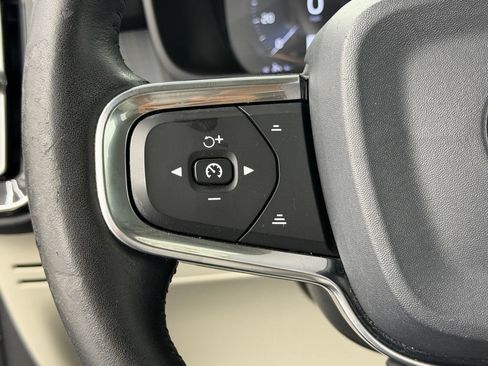 Used 2020 Volvo XC40 T5 Momentum w/ Protection Package Premier AWD/4WD image 28