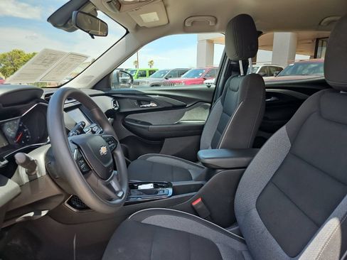 Used 2023 Chevrolet TrailBlazer LT FWD image 17