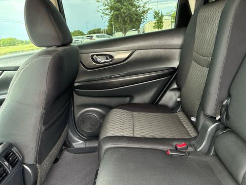 Used 2018 Nissan Rogue SV w/ Premium Package FWD image 29