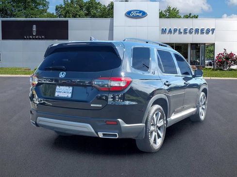 Used 2025 Honda Pilot Touring image 4