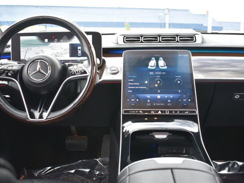 Used 2021 Mercedes-Benz S 580 4MATIC Sedan image 2