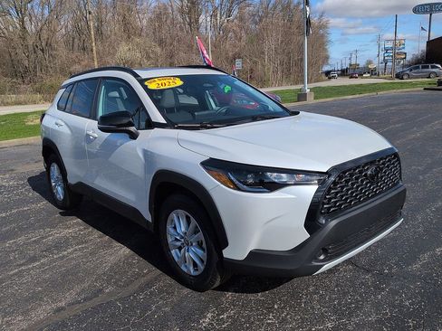 Used 2025 Toyota Corolla Cross LE w/ Moonroof Package image 1