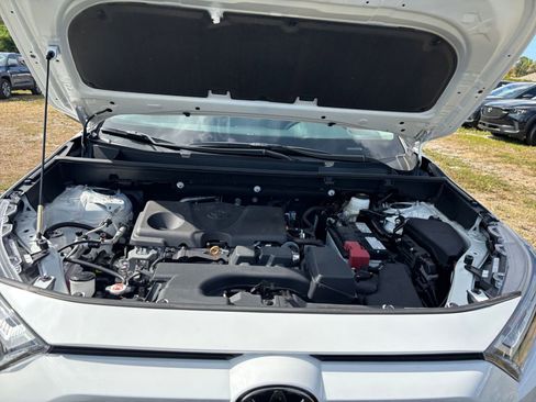 Used 2025 Toyota RAV4 XLE image 33